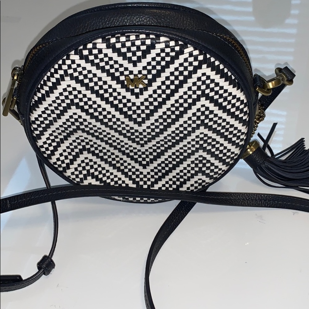 Micheal Kors Canteen Crossbody!